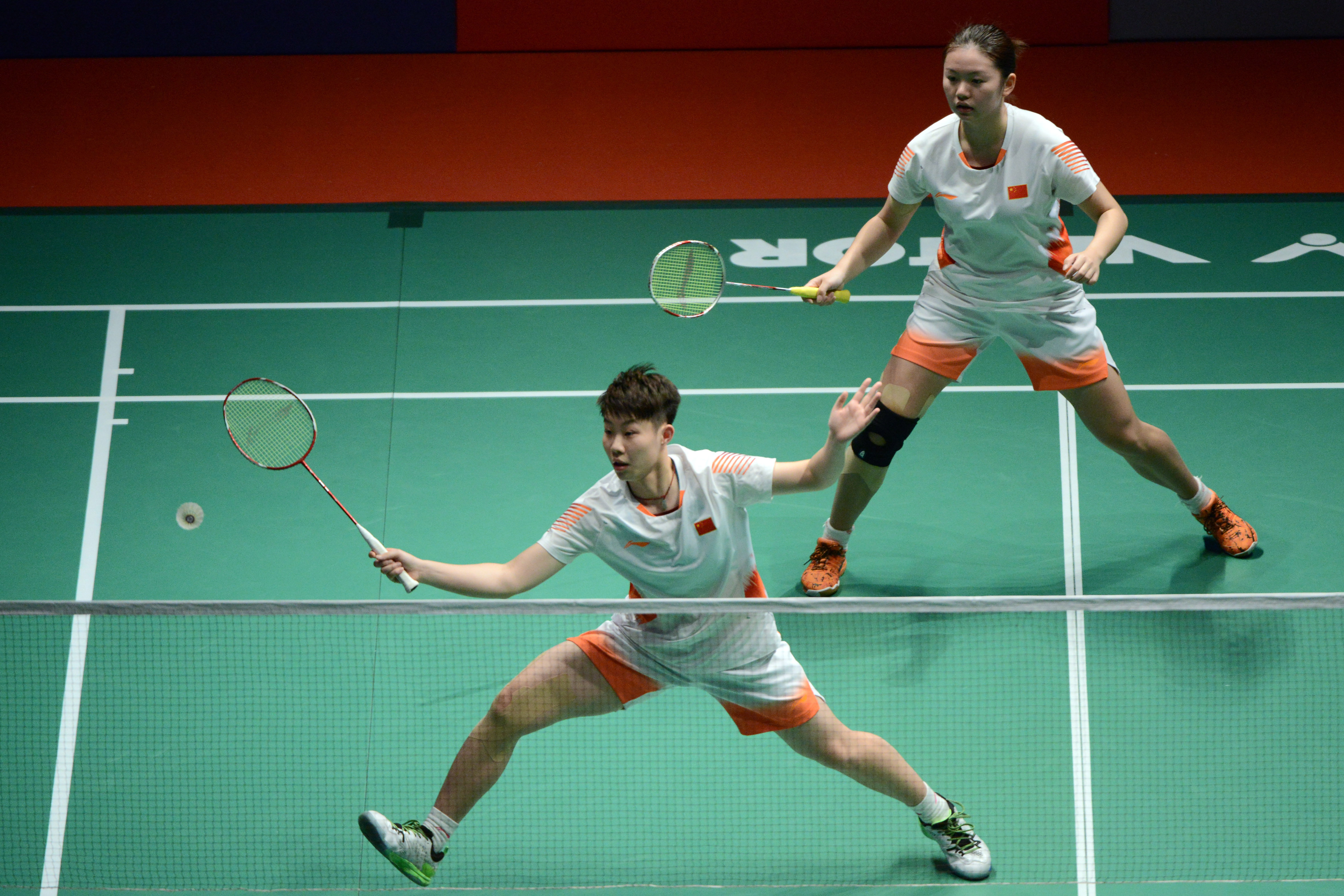 员在场上发 员在场上发