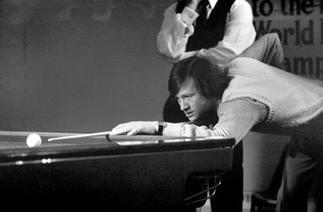 人注目的两 人注目的两